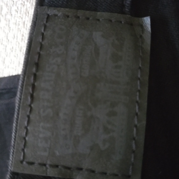 Levi's - Picture 2 of 5